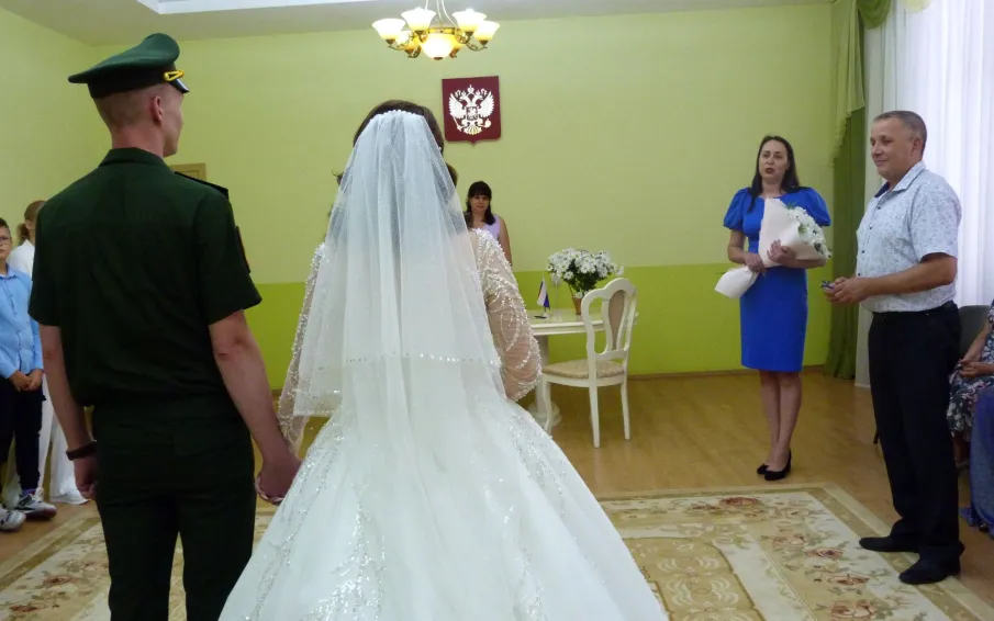 Участник СВО, призванный по частичной мобилизации, Александр К. во время отпуска сыграл свадьбу